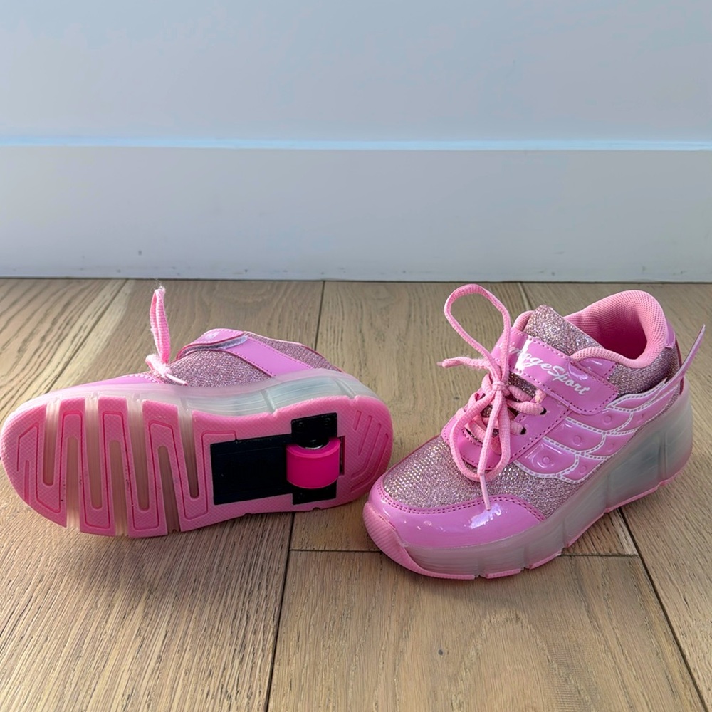 Roller skate shoes - light up soles w usb charger